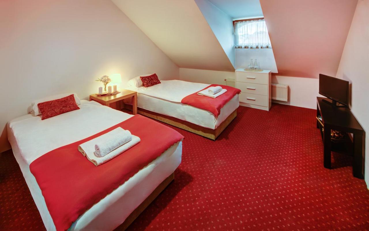 Restauracja Sidlo Bed & Breakfast Zukowo Exterior photo