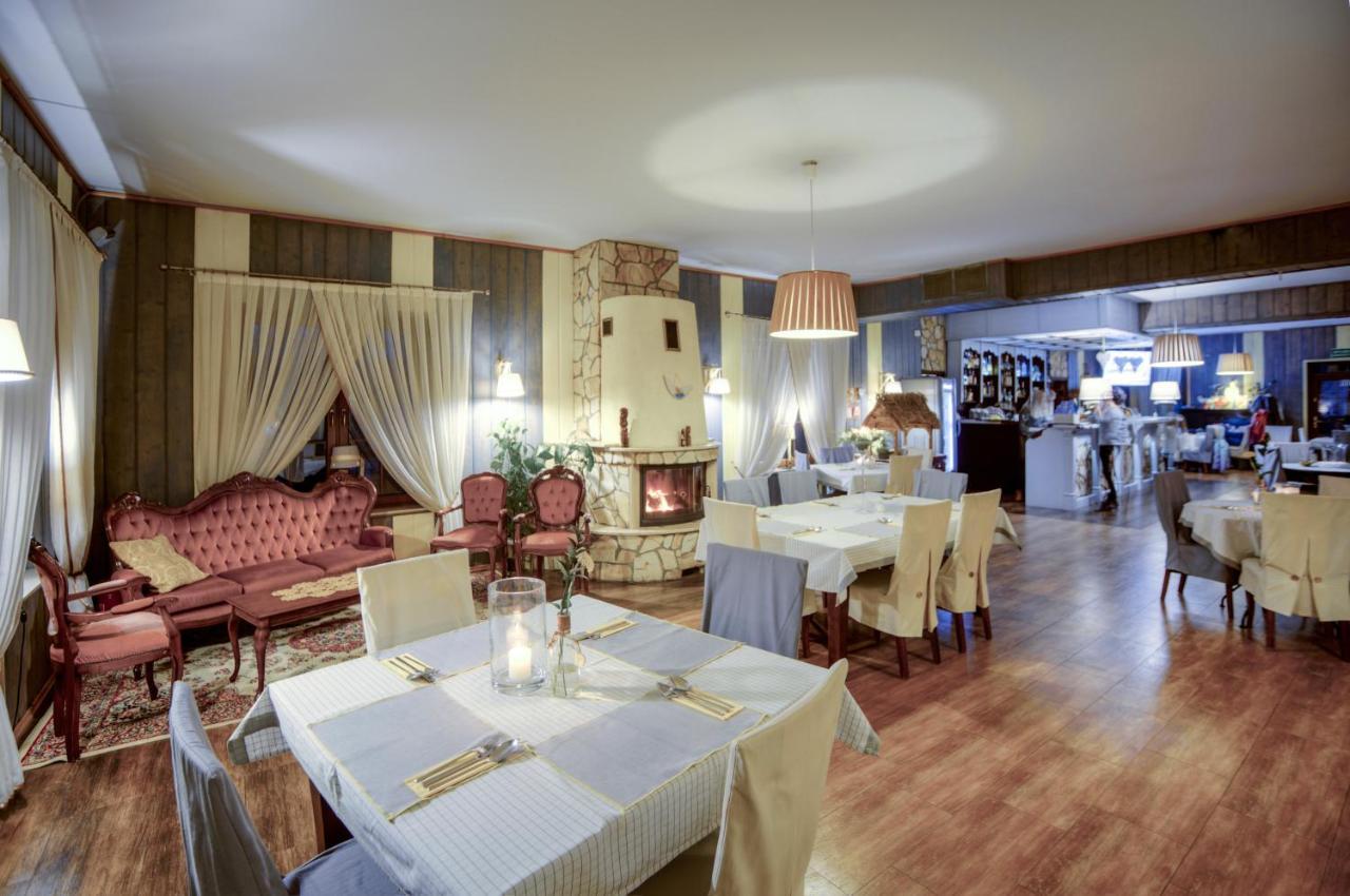 Restauracja Sidlo Bed & Breakfast Zukowo Exterior photo